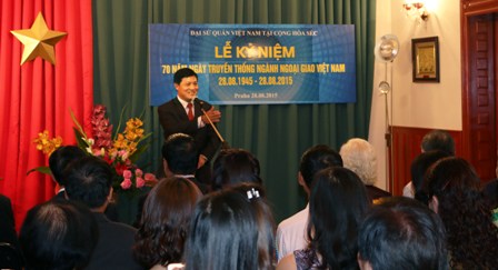 ສະເຫຼີມສະຫຼອງ 70 ປີ ແຫ່ງວັນສ້າງຕັ້ງຂະແໜງການທູດຫວຽດນາມຢູ່ສເຊັກໂກ